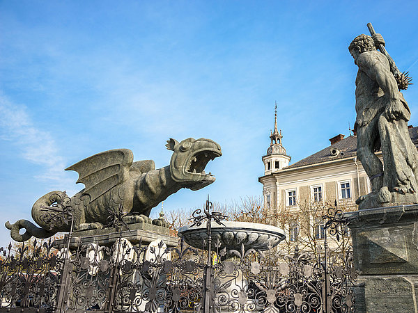 Der Lindwurm zu Klagenfurt Lindwurm-Brunnen auf dem Neuen Platz.
